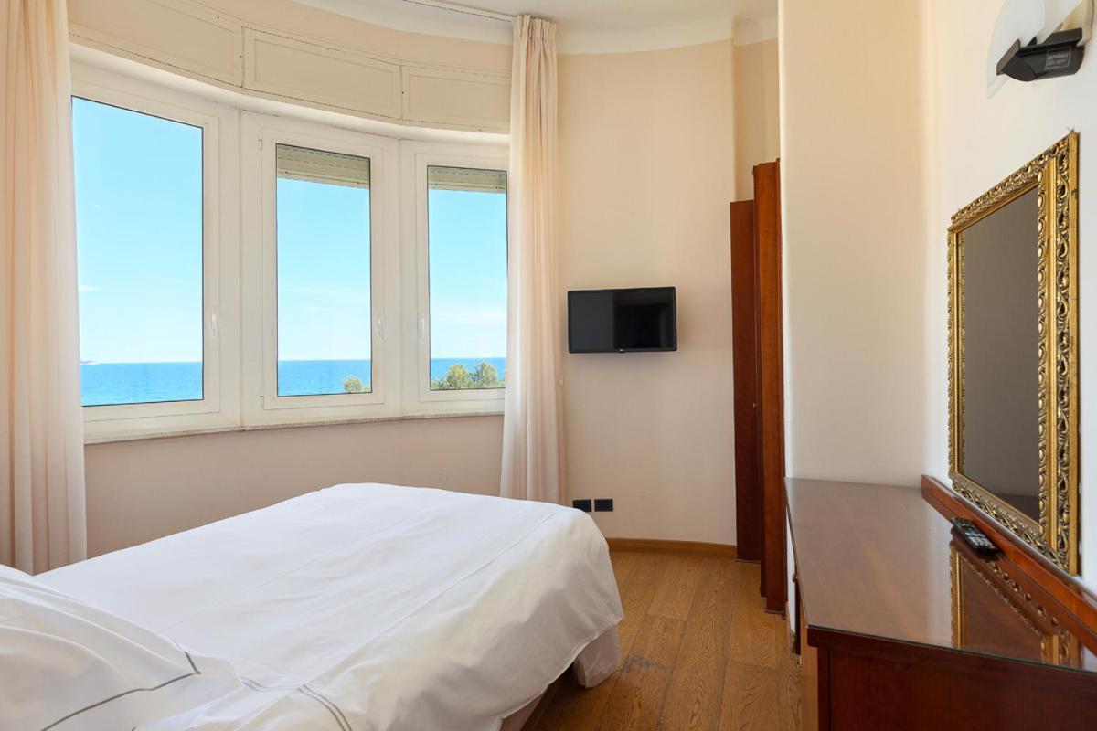 אלסיו Grand Hotel Mediterranee מראה חיצוני תמונה